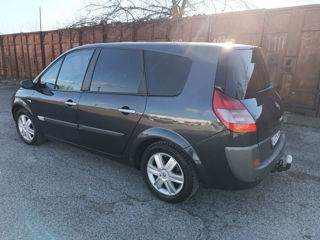 Renault Grand Scenic foto 2