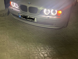 BMW 5 Series foto 2