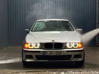 BMW 5 Series foto 4