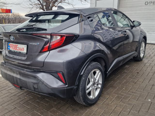 Toyota C-HR foto 2