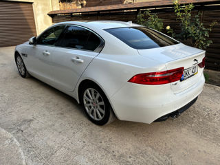 Jaguar XE foto 4