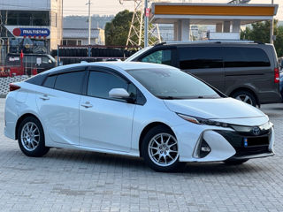 Toyota Prius Prime фото 0