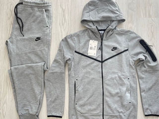 Costum Nike Tech original mărimea S 3200 lei