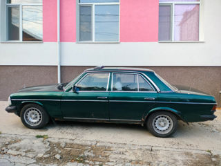 Mercedes Series (W123)