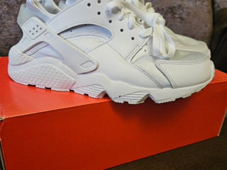 Nike Air Huarache noi, originale