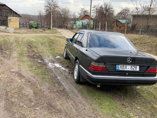 Mercedes Series (W124) foto 2