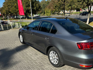 Volkswagen Jetta foto 4