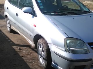 Nissan Almera Tino foto 1