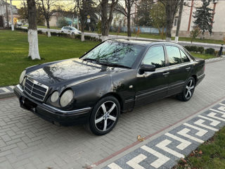 Mercedes E-Class foto 4