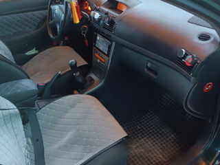 Toyota Avensis foto 4