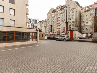 Se vinde spațiu comercial pe bd. Ștefan cel Mare, Centru, Chișinău foto 1