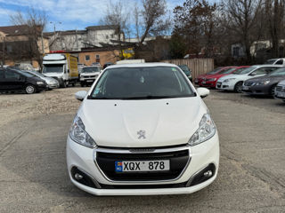 Peugeot 208 foto 2