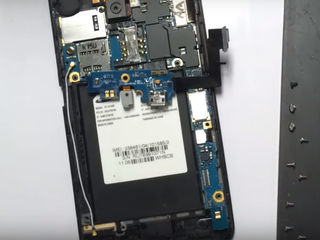 Samsung Galaxy J7 2016 (J710) Nu se încarcă smartphone-ul? Înlocuiți conectorul! foto 1