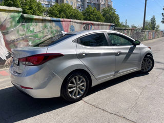 Hyundai Elantra foto 2