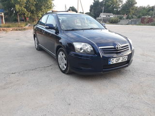 Toyota Avensis foto 2