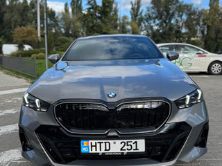 BMW 5 Series foto 4