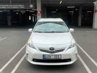 Toyota Prius v foto 5