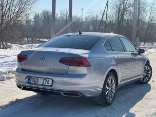 Volkswagen Passat foto 2