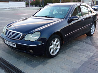 Mercedes C-Class foto 2