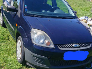 Ford Fiesta фото 3