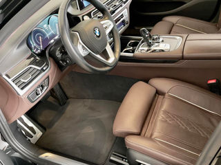 BMW 7 Series foto 4