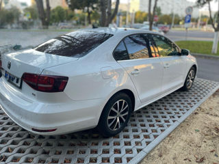 Volkswagen Jetta foto 2