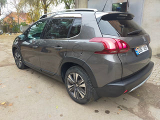 Peugeot 2008 foto 2