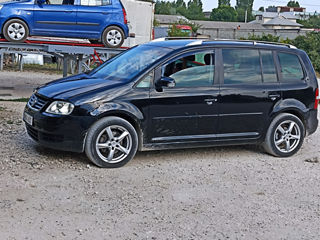 Volkswagen Touran foto 3