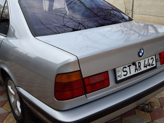 BMW 5 Series foto 3