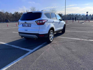 Ford Kuga foto 2