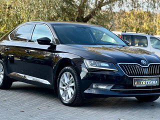 Skoda Superb foto 3