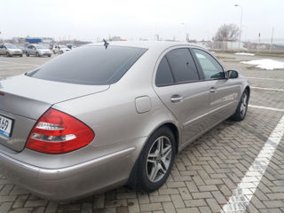 Mercedes E-Class foto 2