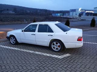 Mercedes Series (W124) foto 1