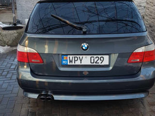 BMW 5 Series Touring foto 2