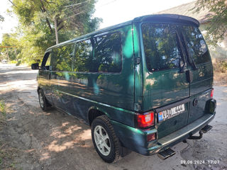 Volkswagen Caravelle foto 7