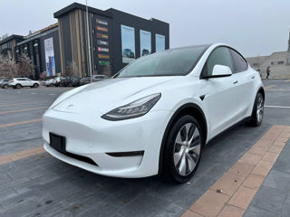 Tesla Model Y foto 2