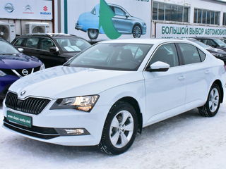 Skoda Superb foto 2