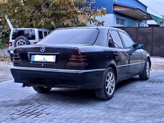 Mercedes C Class foto 4