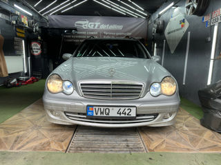 Mercedes C-Class foto 1