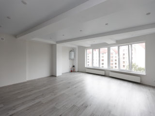 Apartament cu 4 camere, 215 m², Centru, Chișinău foto 2