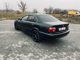 BMW 5 Series foto 2