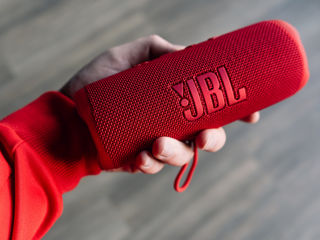 JBL Flip 6 -Портативность, мощь и безграничная музыкальная свобода! Погрузитесь в мир музыки.
