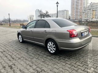 Toyota Avensis foto 4