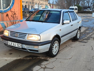 Volkswagen Vento foto 1