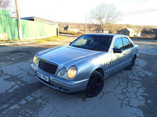 Mercedes E-Class foto 4