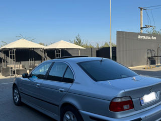 BMW 5 Series foto 4