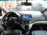 Mitsubishi Grandis foto 2