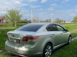 Toyota Avensis foto 2