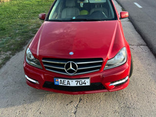 Mercedes C-Class foto 1