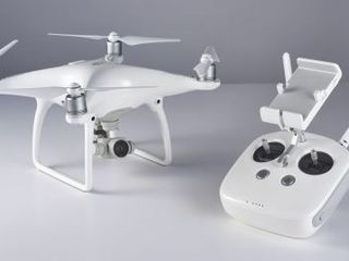 Vand DJI Phantom 4 In stare foarte buna. Tot complectul +1 baterie originala si accesorii foto 1